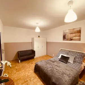  Hostel Clicktheflat Wokalna
